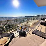 Serenity By The Ocean Penthouse By Becherish アパート *